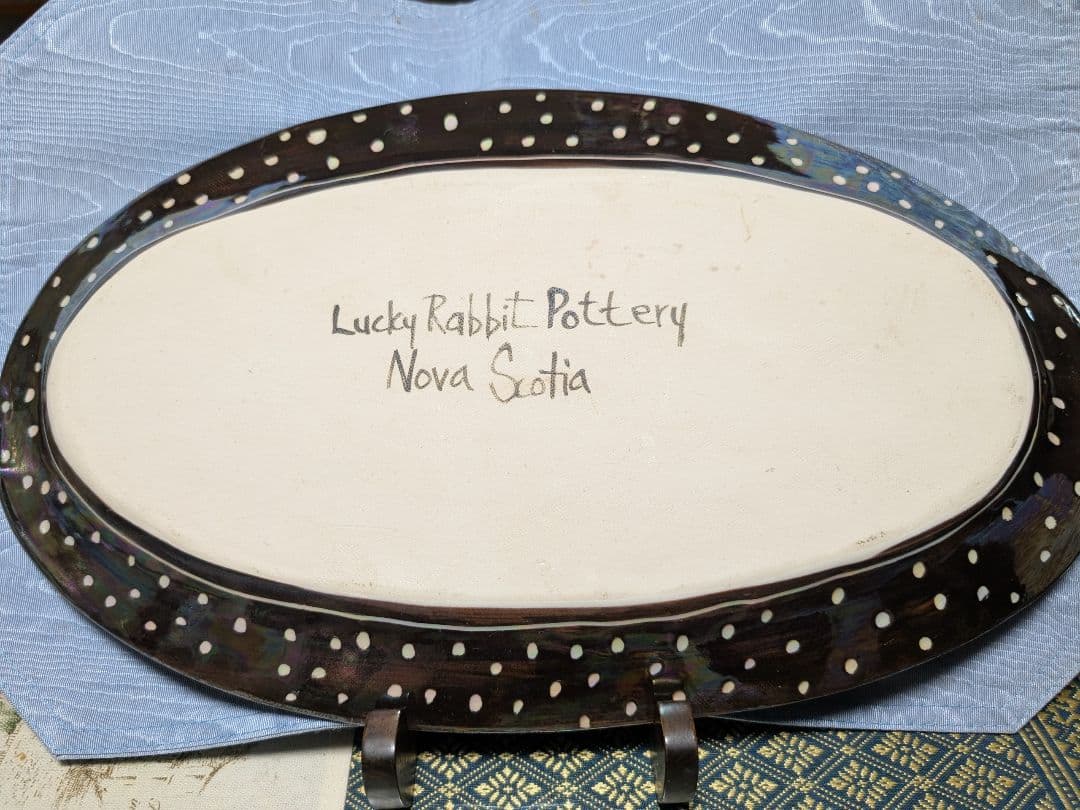 Lucky Rabbit Potteryのサーモンディナープレート