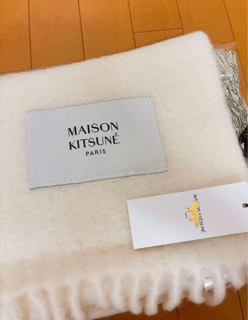 メゾンキツネ　ロングマフラー　未使用品