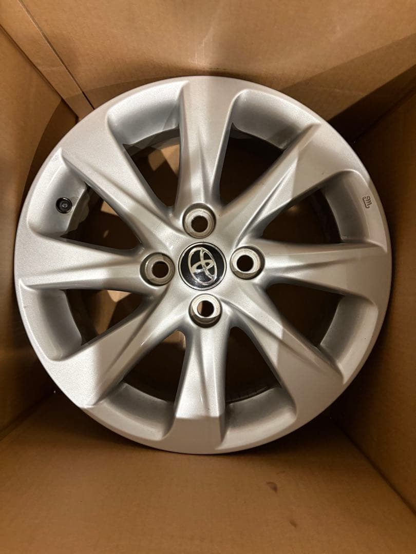 ア*ツ様 トヨタ ヤリス G アルミホイール