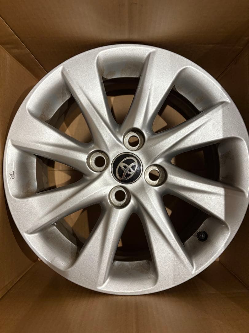 ア*ツ様 トヨタ ヤリス G アルミホイール