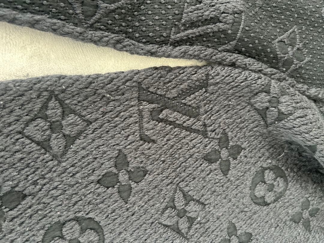 ルイヴィトン　Louis Vuitton ロゴ入り マフラー