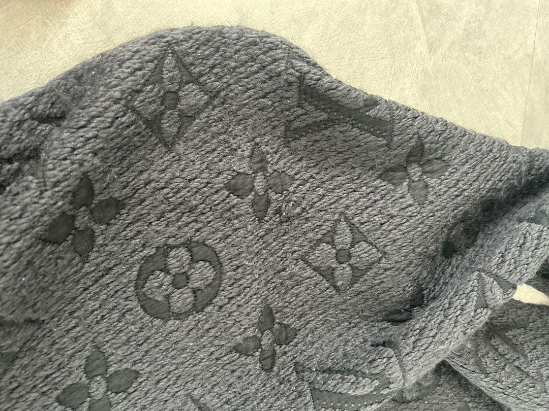 ルイヴィトン　Louis Vuitton ロゴ入り マフラー