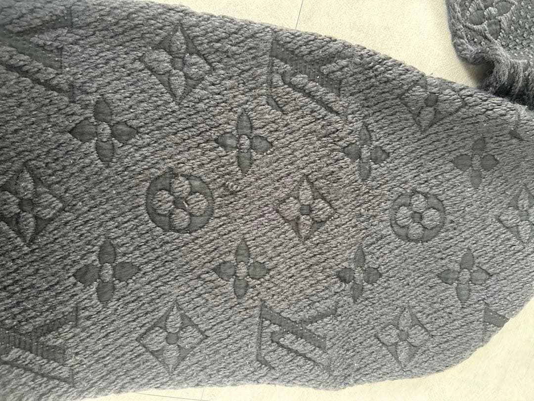 ルイヴィトン　Louis Vuitton ロゴ入り マフラー