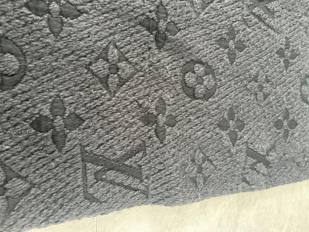 ルイヴィトン　Louis Vuitton ロゴ入り マフラー