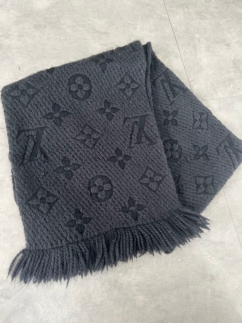 ルイヴィトン　Louis Vuitton ロゴ入り マフラー