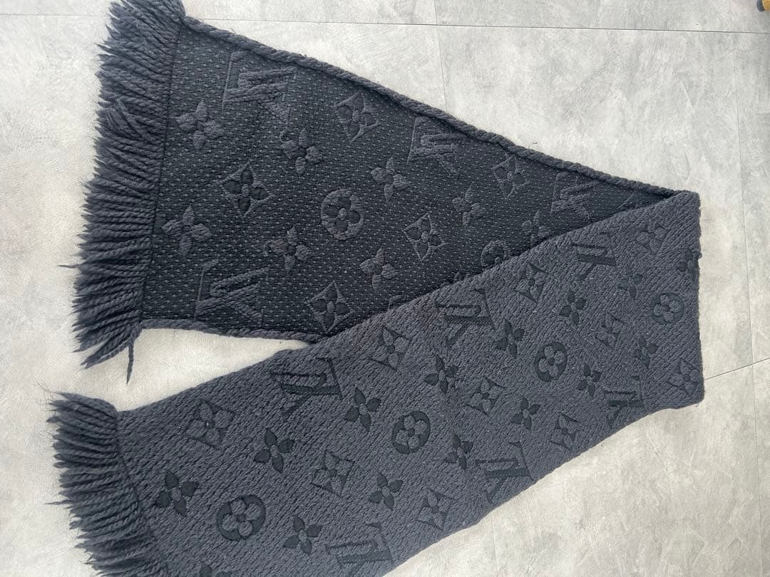 ルイヴィトン　Louis Vuitton ロゴ入り マフラー