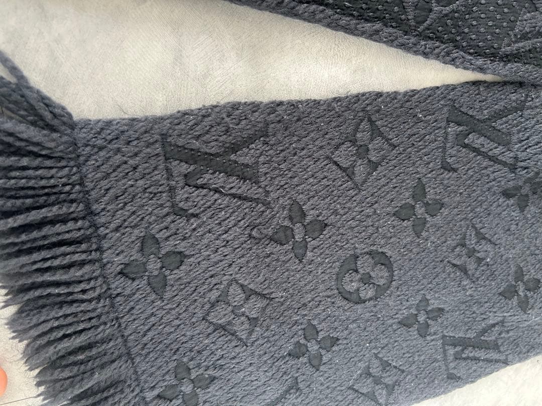 ルイヴィトン　Louis Vuitton ロゴ入り マフラー