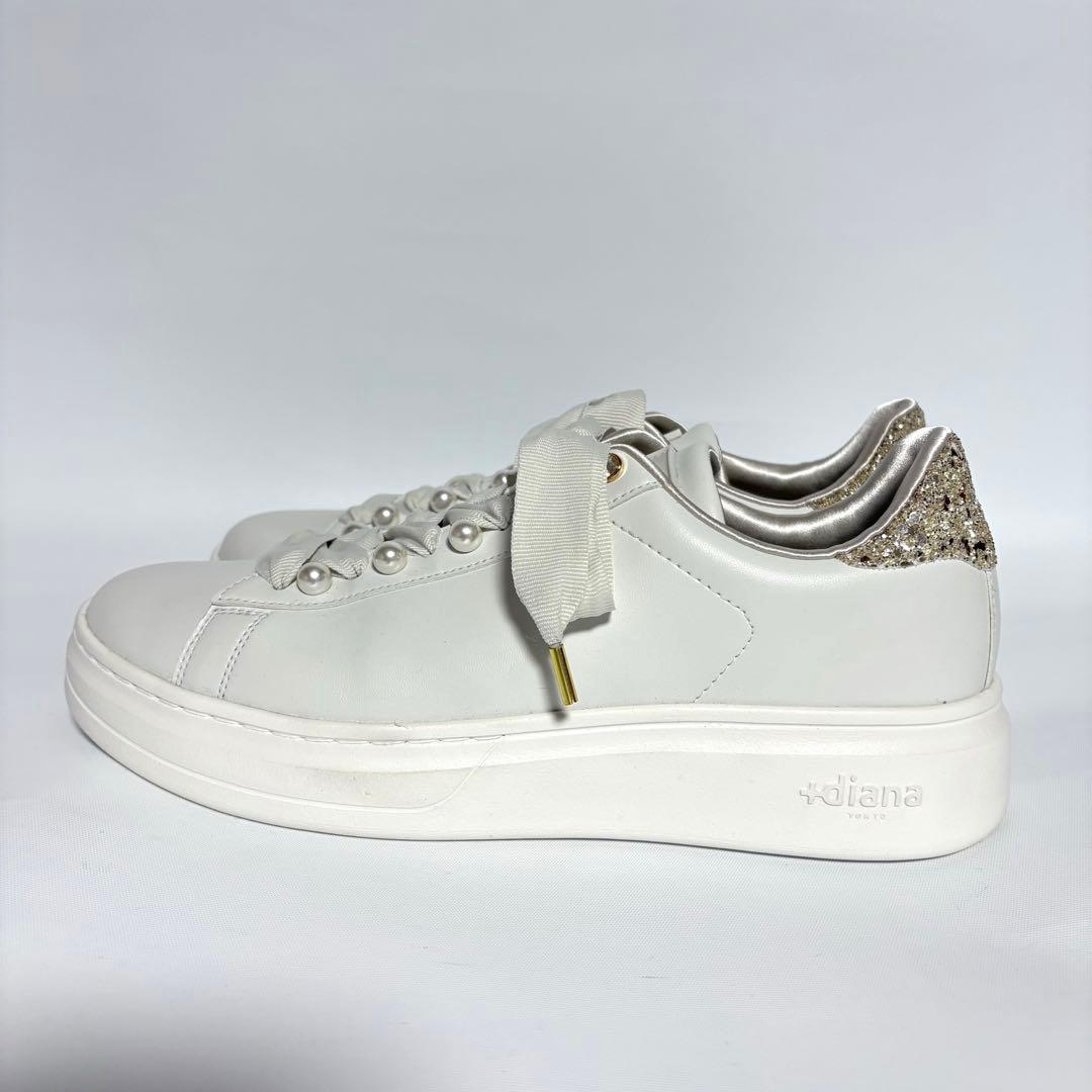 ＋diana プラスダイアナ パールビジュー付きリボンスニーカー ホワイト 白