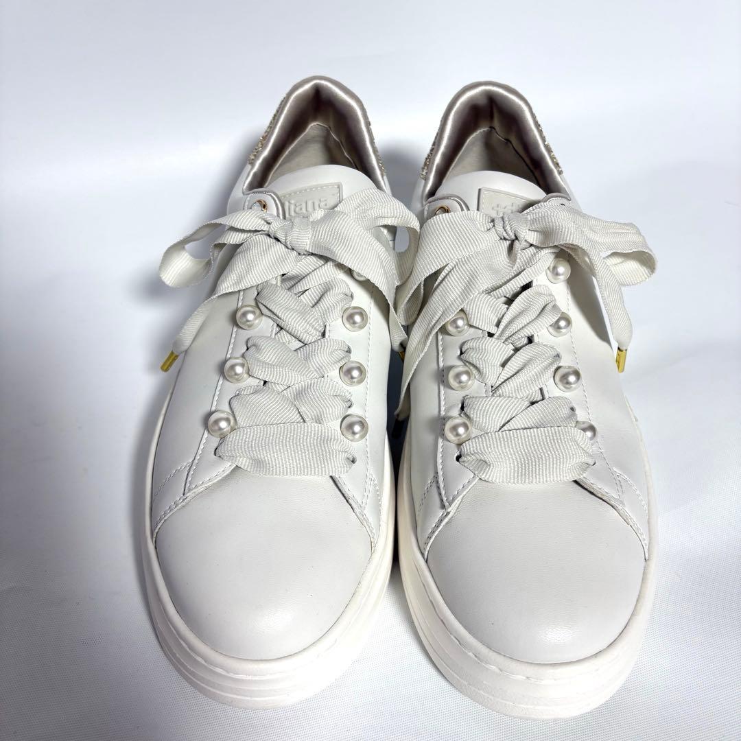 ＋diana プラスダイアナ パールビジュー付きリボンスニーカー ホワイト 白