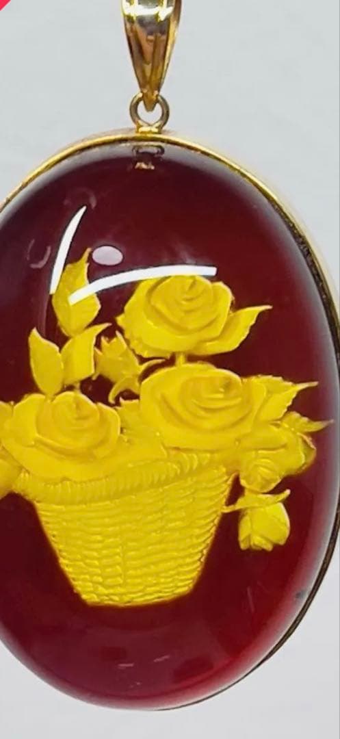 天然琥珀　インタリオ彫刻K18ペンダント