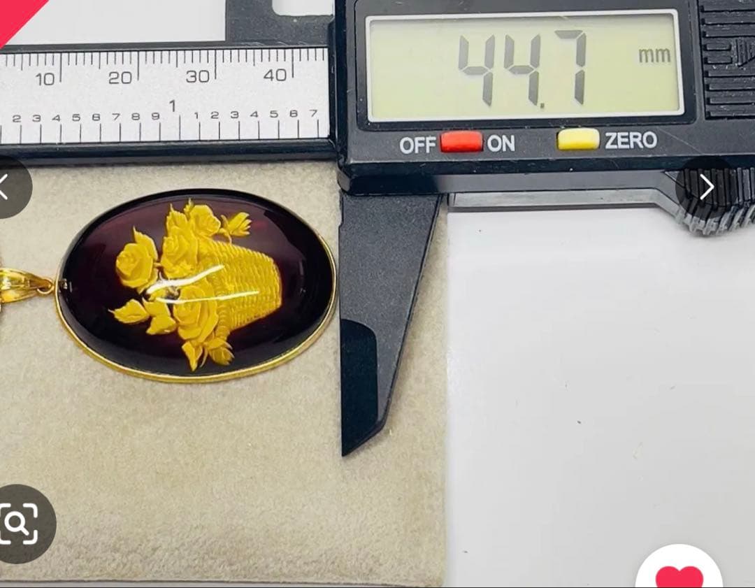 天然琥珀　インタリオ彫刻K18ペンダント