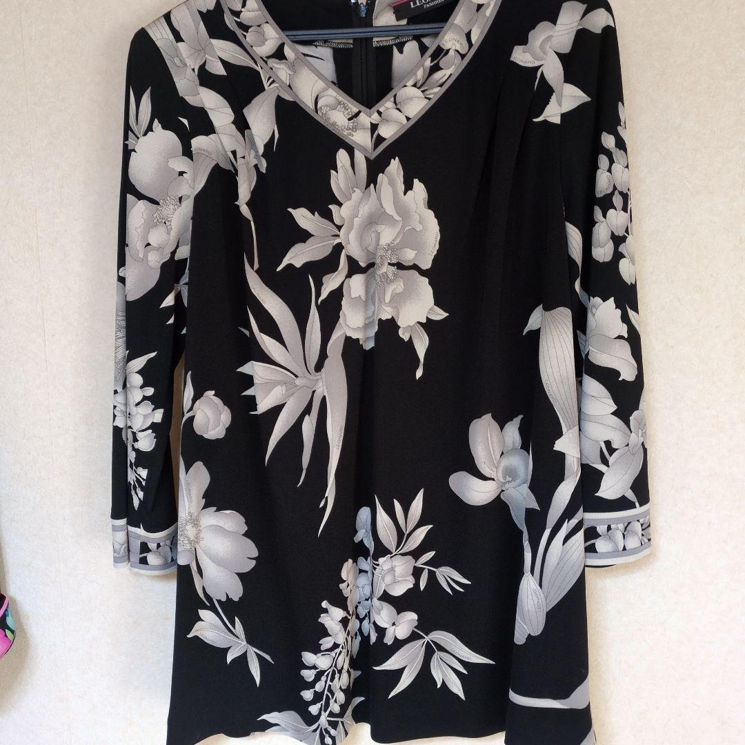 近年レオナール　人気花柄 Vネック 7分袖 カンカンチュニックのみ