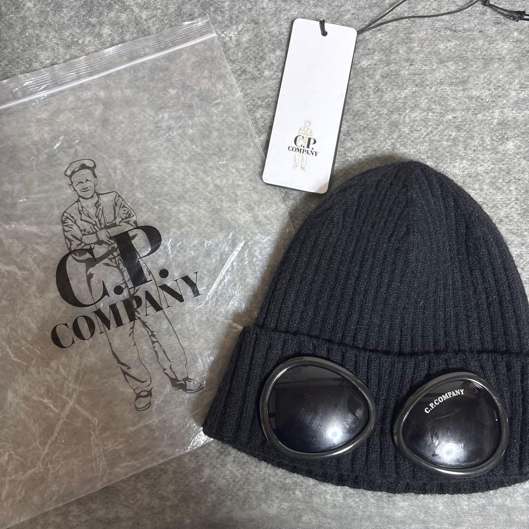 C.P. COMPANY ゴーグル付きニット帽