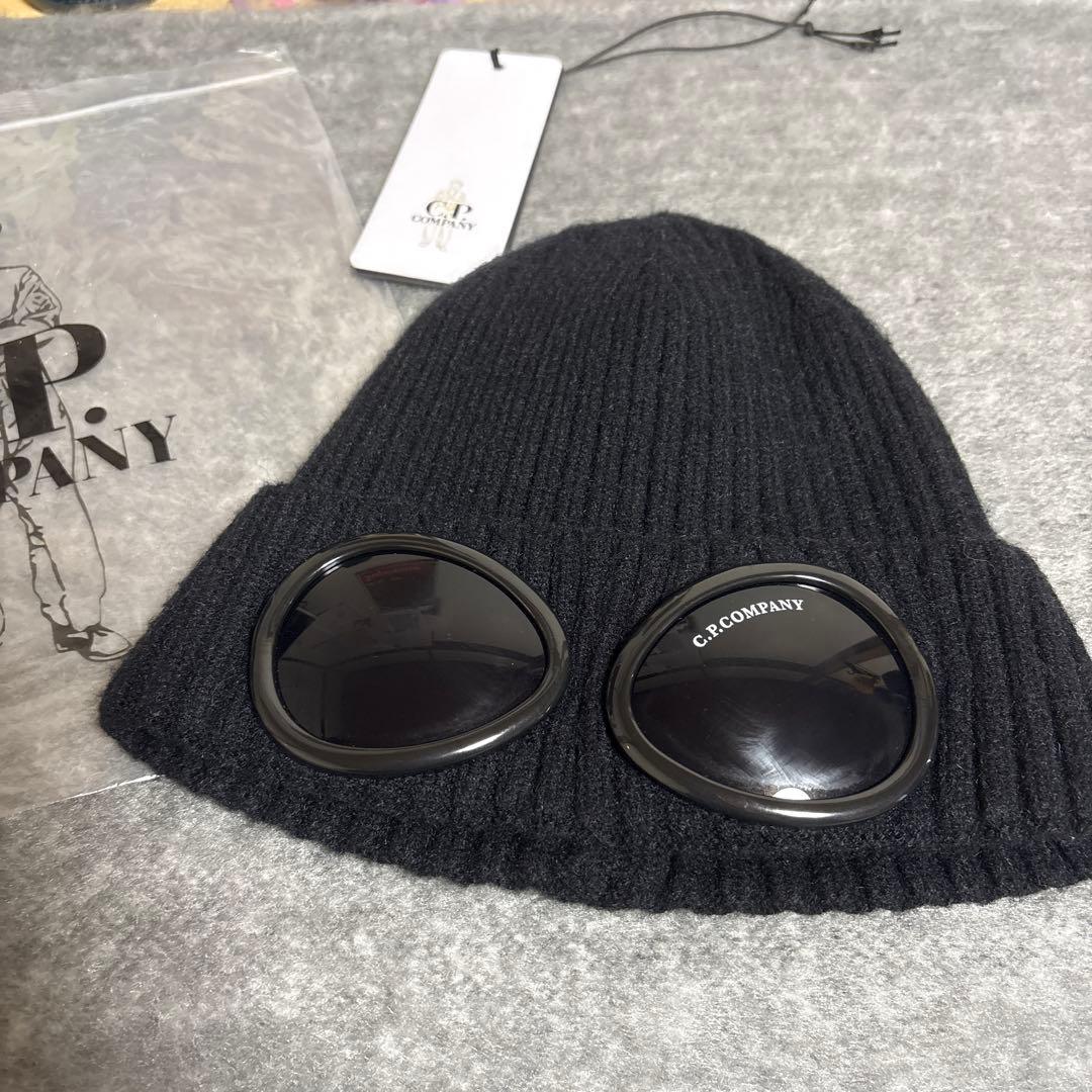 C.P. COMPANY ゴーグル付きニット帽