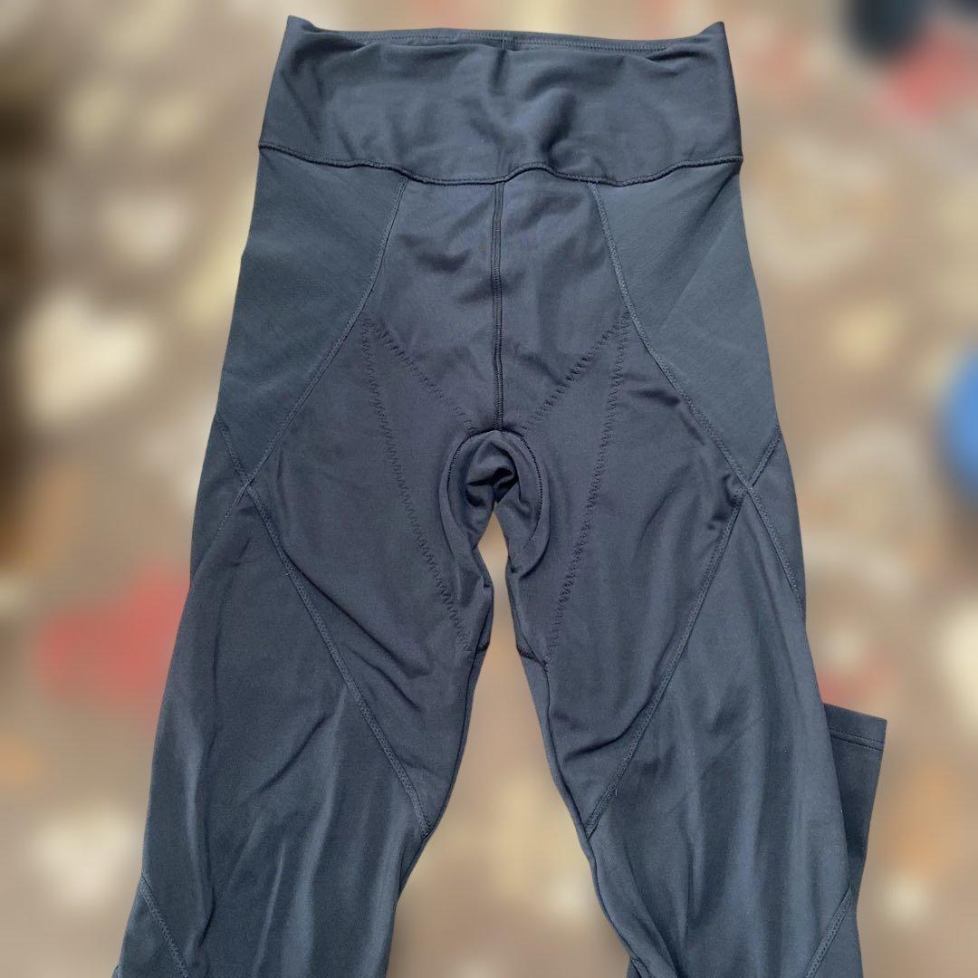 早い者勝ちリントスル　lava 着圧ピラティスウェアセットLサイズ　靴下2足付き