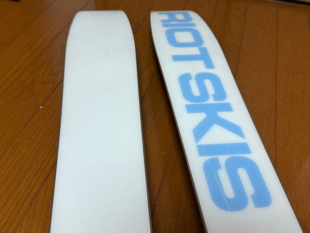 RIOT SKIS 雪ミク　初音ミク　スキー板Re Birth
