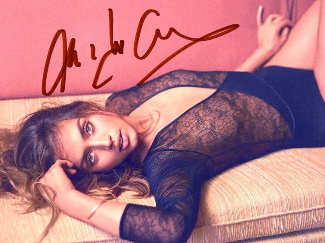 セール中…アナデ・アルマス直筆サイン入り2Lサイズ写真…Ana de Armas