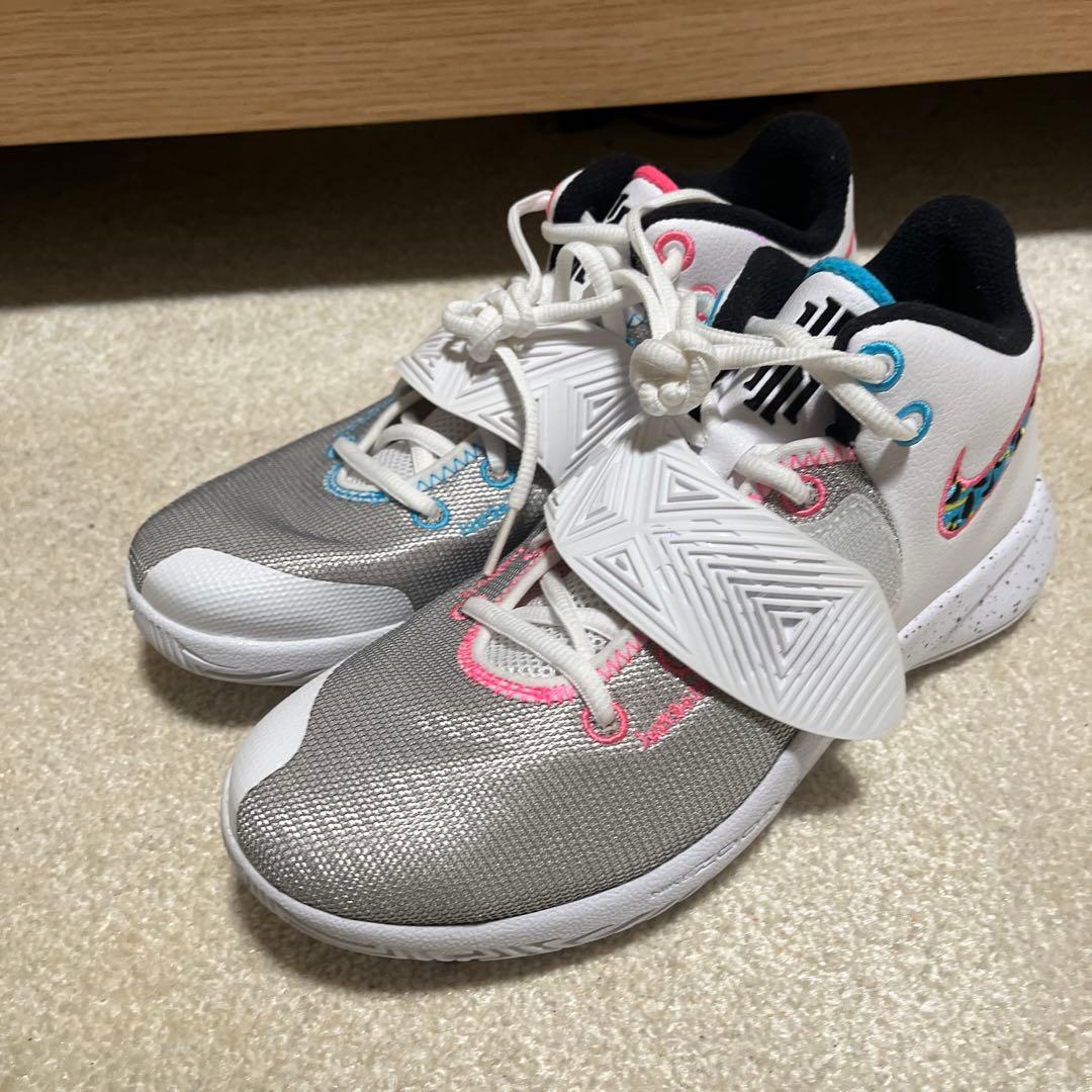 Nike バスケットボールシューズ シルバー/ホワイト