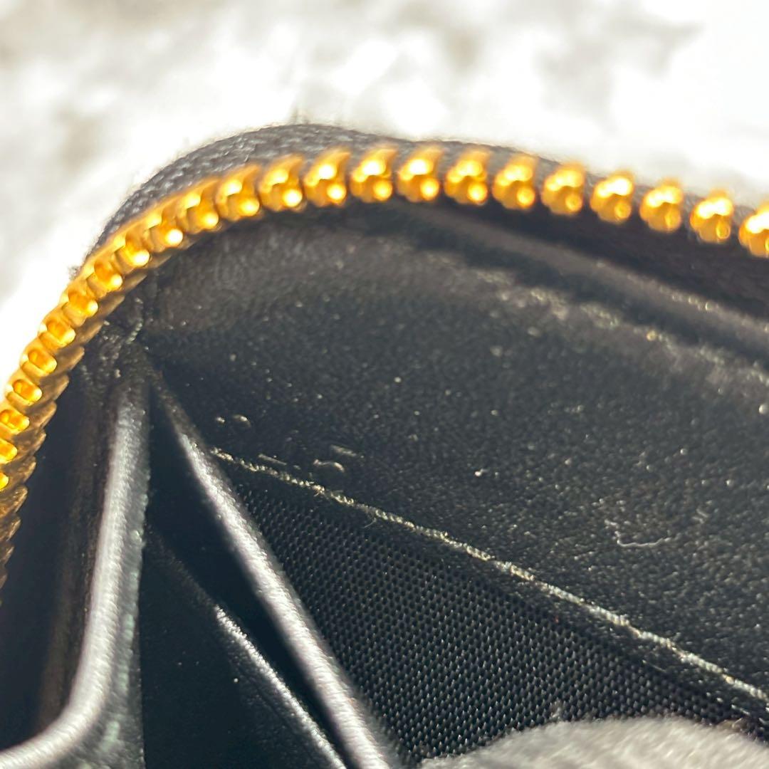 たけやま ✨プラダ　三角ロゴ　ケース