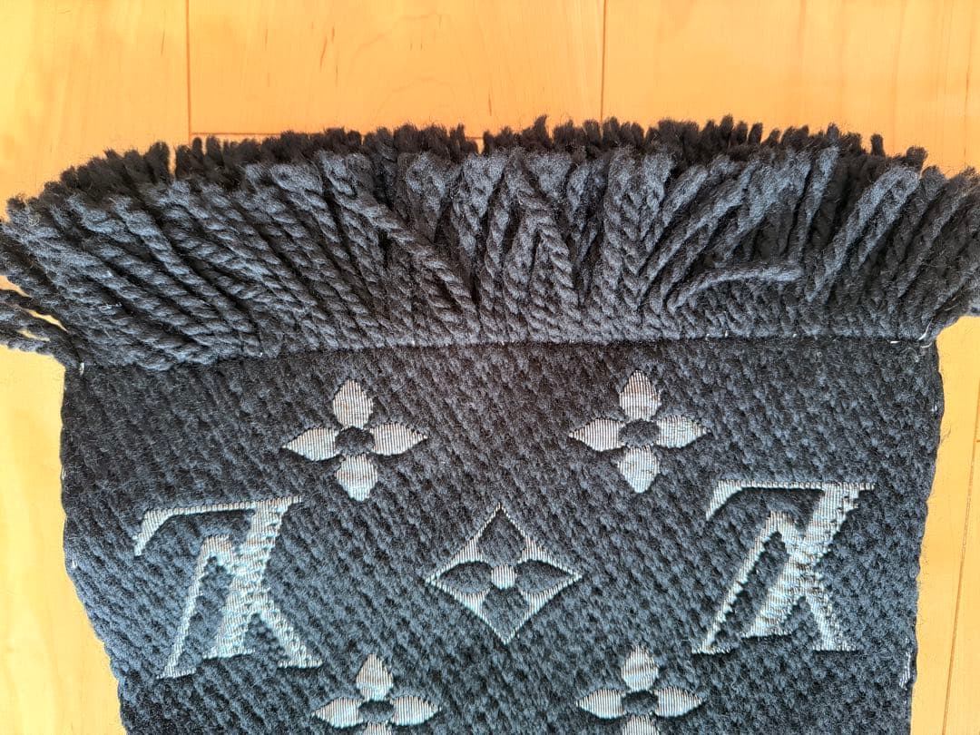 【Louis Vuitton】Ｍ75833 ロゴマニア　ルイヴィトン　マフラー