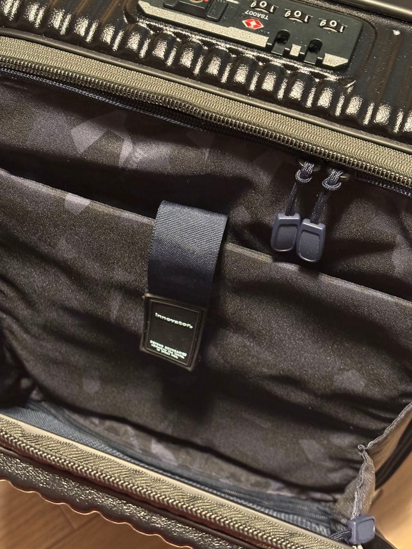 みページ　INV30 Mad Black 21L Coin-Locker