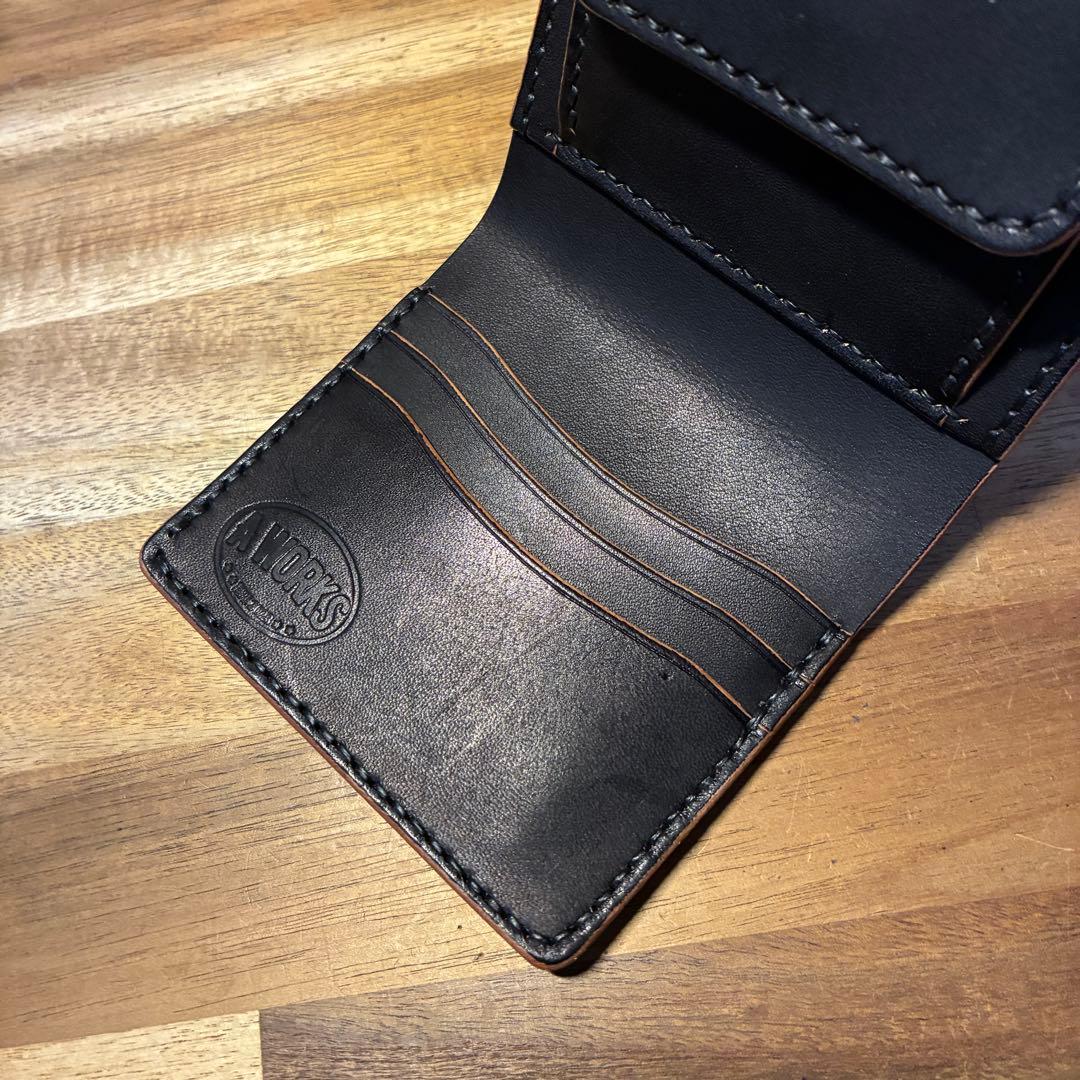ショートトラッカーウォレット　栃木レザー　丘染めブラック　真鍮　茶芯