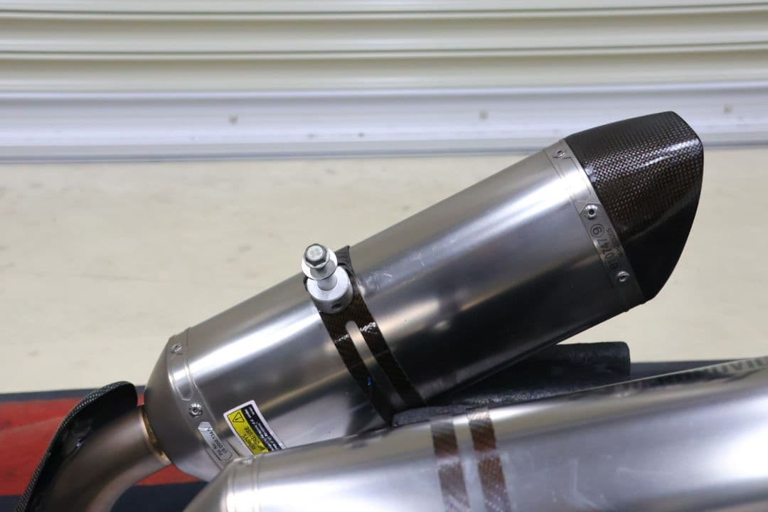 YZF-R1 09-14 アクラポビッチ　スリップオンマフラー　チタン