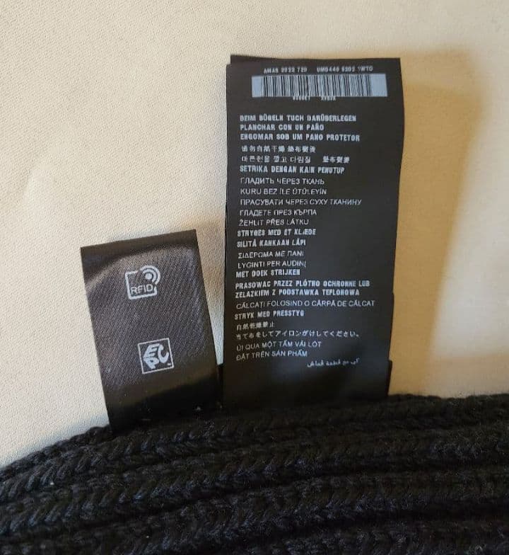 プラダ Re-Nylon ギャバジンxウール キャップ