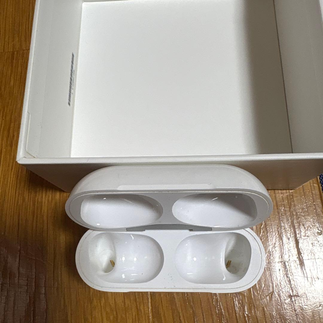 N*y様 AirPods Pro 2世代 本体 MagSafe充電ケース付き