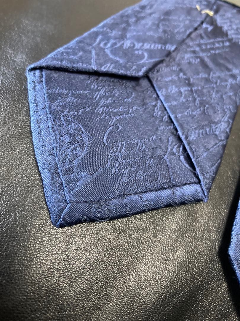 Berluti カリグラフィ　ネクタイ ネイビー