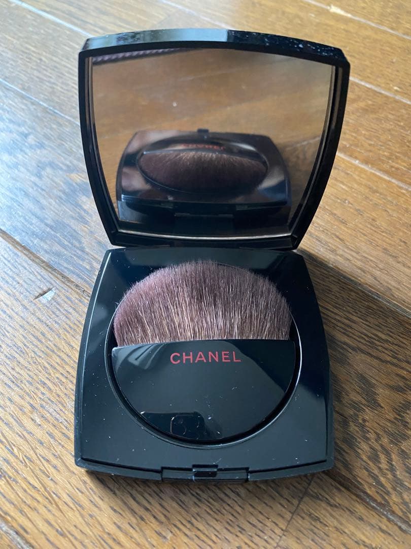 ♥新品未使用♥ CHANEL メイクアップ　ノベルティエナメルポーチ レッド