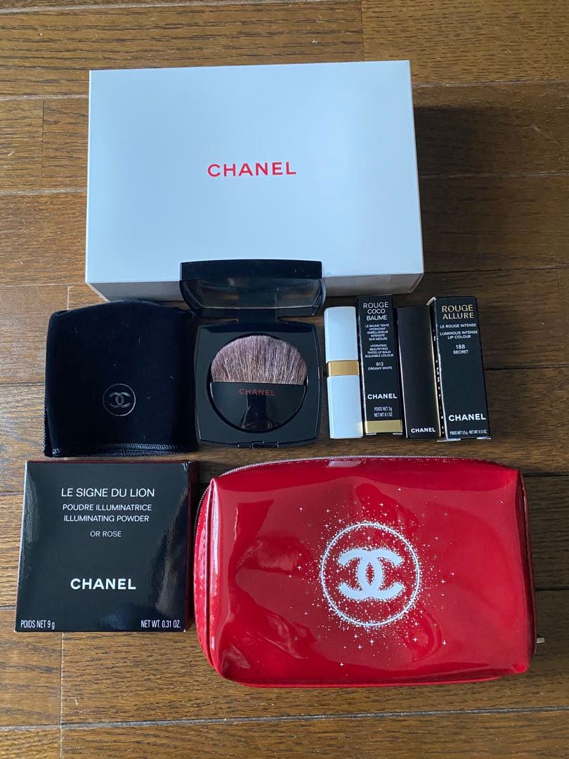 ♥新品未使用♥ CHANEL メイクアップ　ノベルティエナメルポーチ レッド