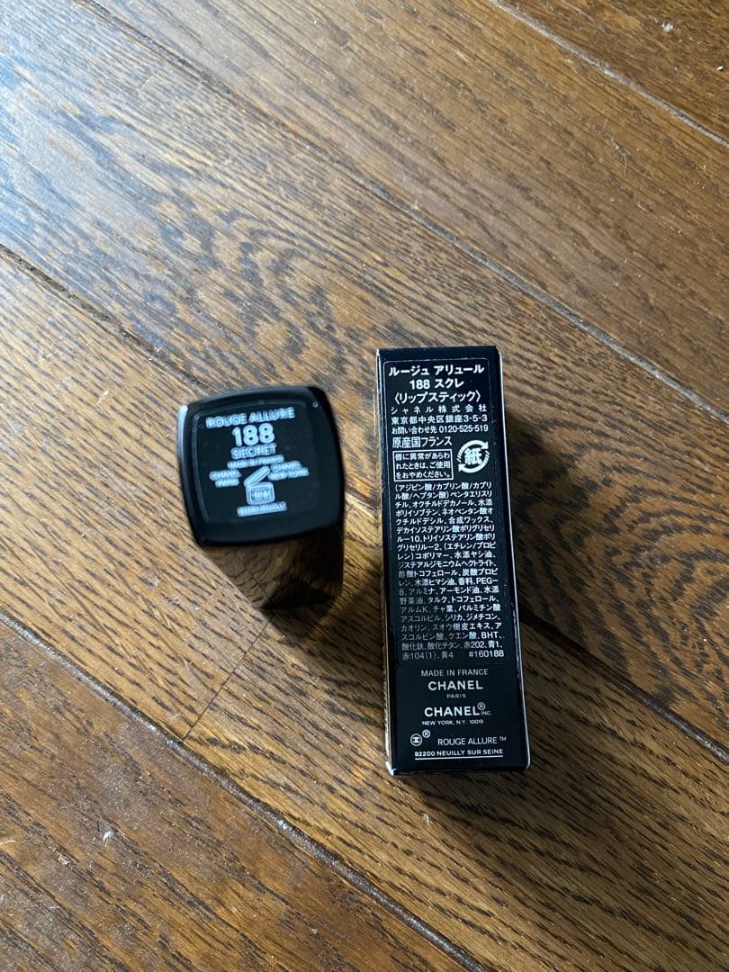 ♥新品未使用♥ CHANEL メイクアップ　ノベルティエナメルポーチ レッド