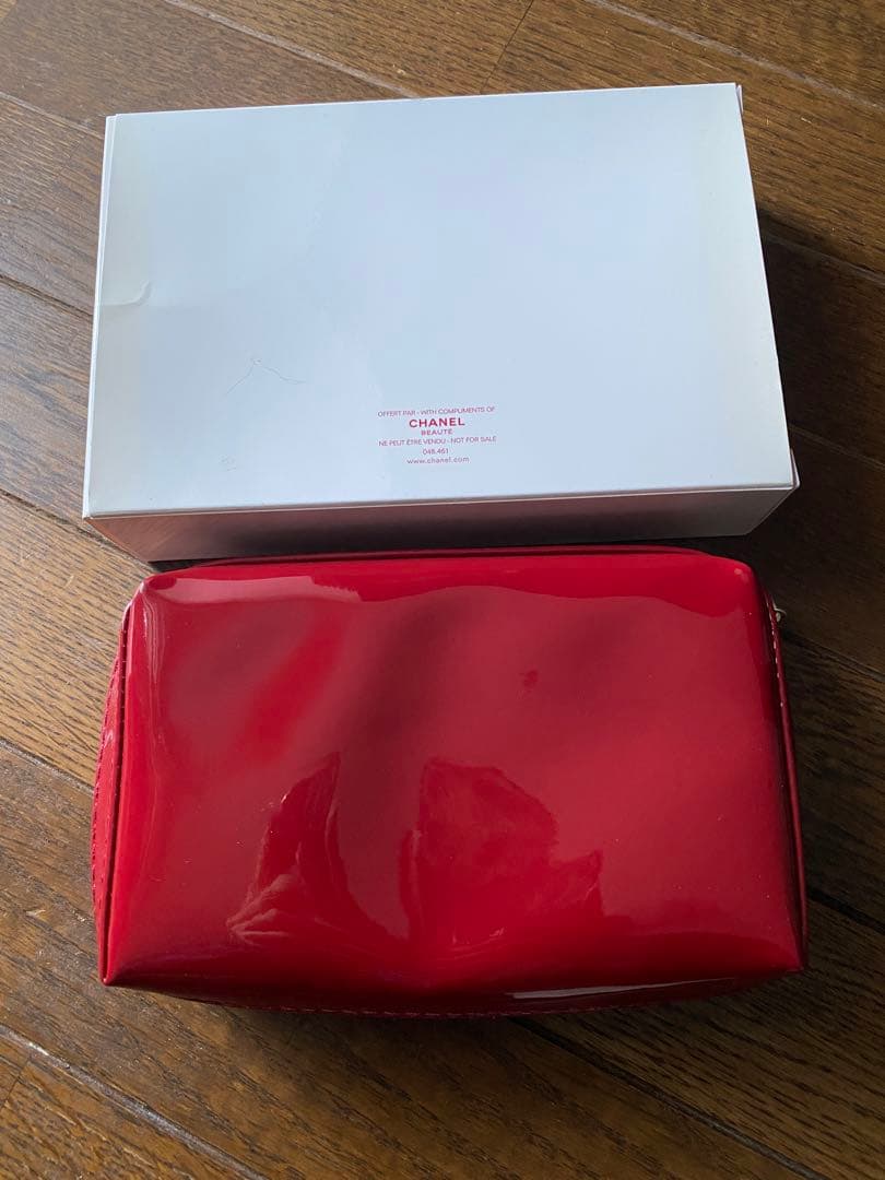 ♥新品未使用♥ CHANEL メイクアップ　ノベルティエナメルポーチ レッド
