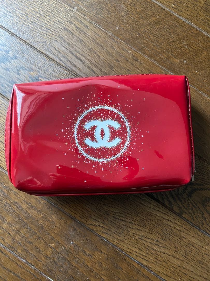 ♥新品未使用♥ CHANEL メイクアップ　ノベルティエナメルポーチ レッド