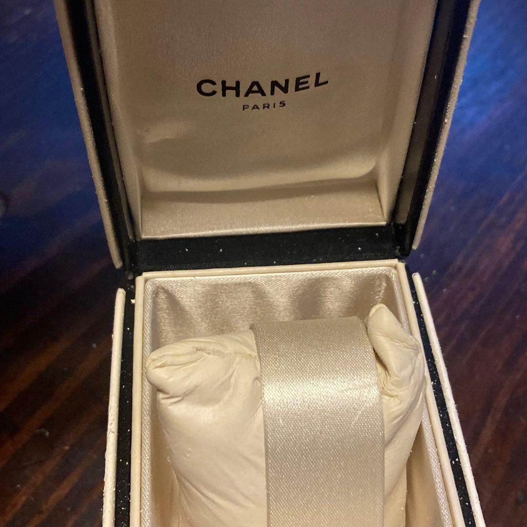 CHANEL シャネル　時計　クォーツ　マトラッセ　ステン　シルバー　レディース