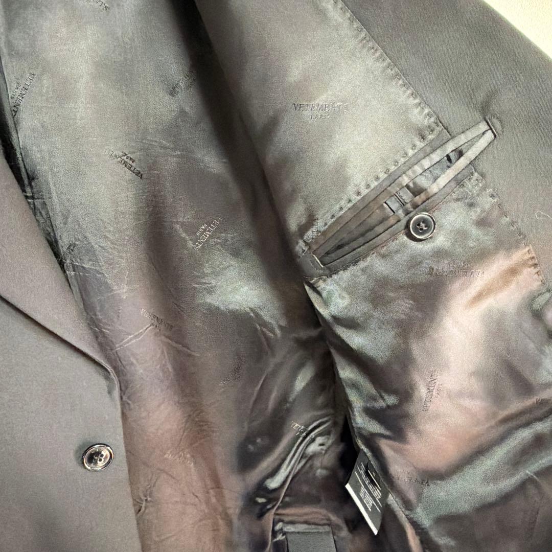 ジャケット・アウター VETEMENTS GOTHIC LOGO EMBROIDERED JACKET