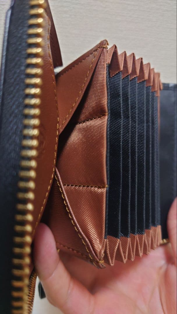 SATTO L お札の折れない　コンパクト財布