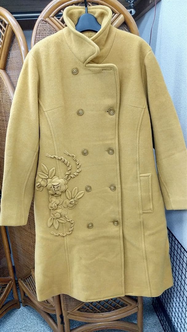ウール製マスタード色ダブルブレストロングコート(ベルパーチ)
