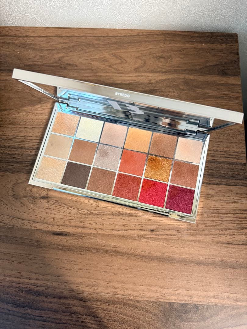 バイレード　アイシャドウパレット　ビブリオフィリア