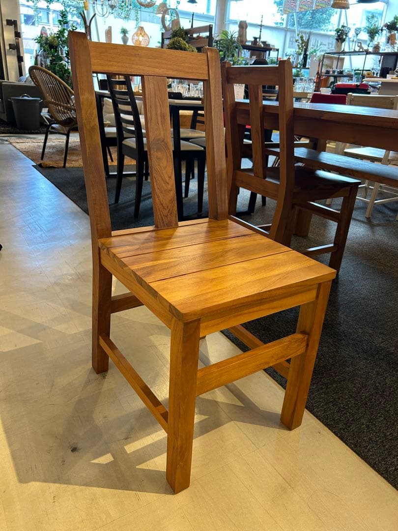 ウニコUNICO 木製ダイニングチェア①