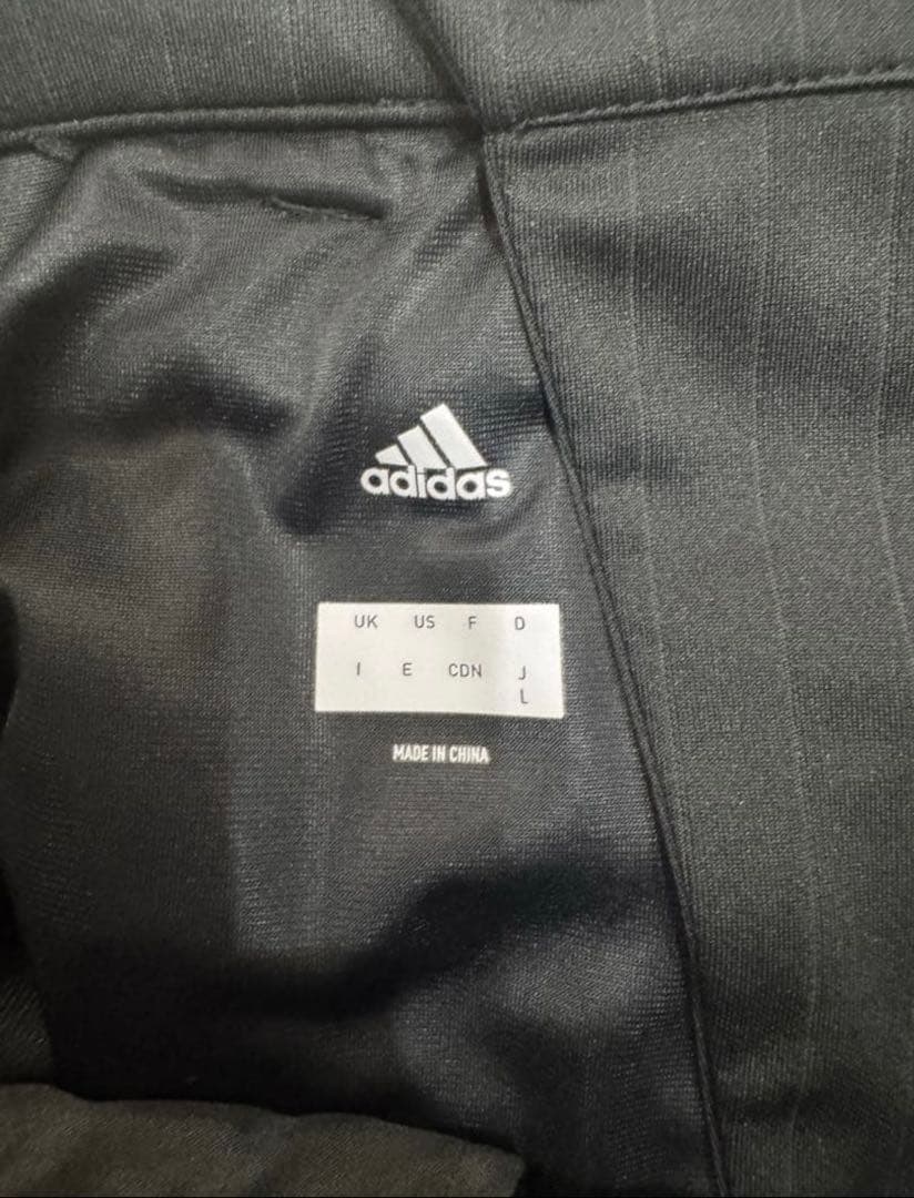 adidas ブラック ストライプ ビジネススーツ