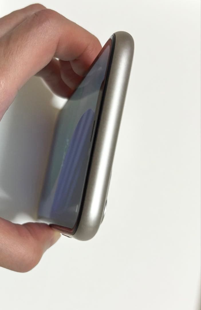 iPhone11 ホワイト　SIMロック解除済み、箱付、付属品あり