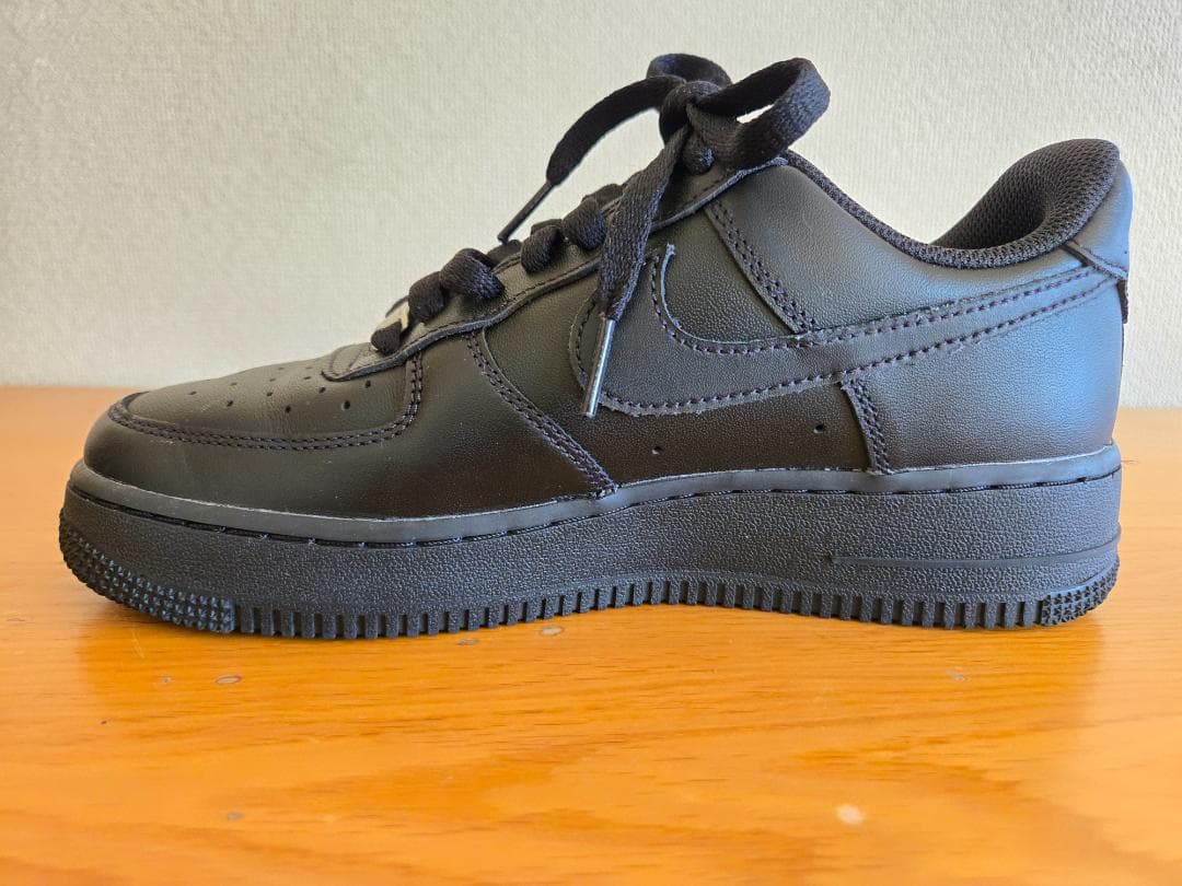 ナイキ エア フォース 1 '07 ウィメンズ 24.5cm