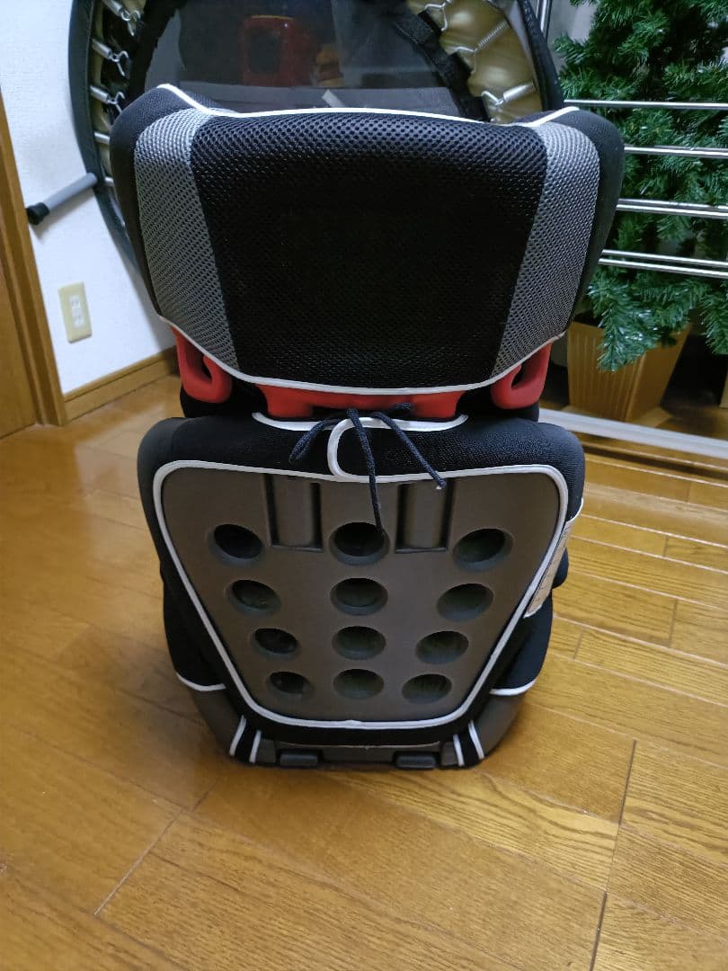 ジュニアシート　エールベベ　サラット3クワトロST