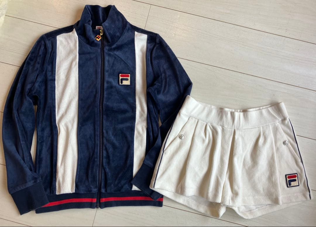 FILAフィラ＊クリーム色ベロアショートパンツとネイビー切り替えジャケット上下
