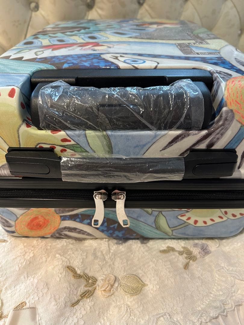 新品未使用アルベロベロアートプリント 中型キャリーケース軽量４輪雨雪保護カバー付