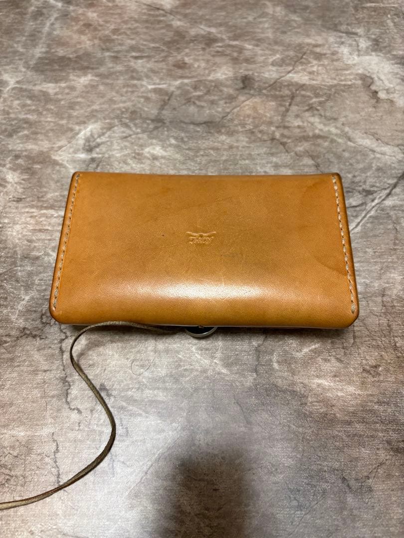 tady&kingブラウンレザー ボタン留めミニ財布