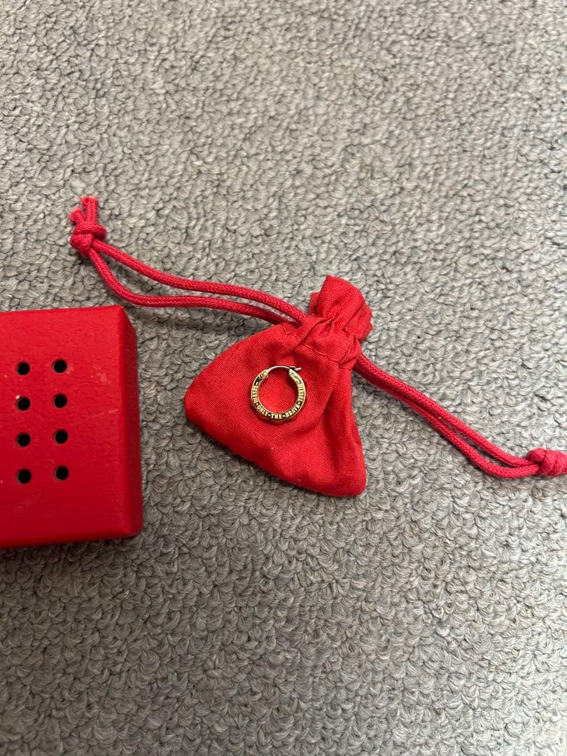 ゴールド フープピアス 赤い巾着袋付き