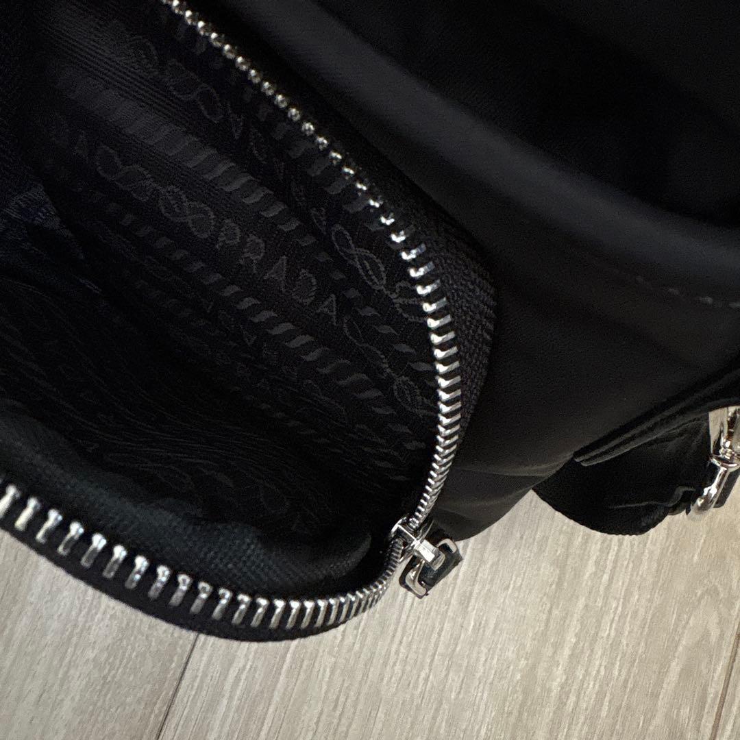 プラダ ノベルティ スマホ ショルダーバッグ